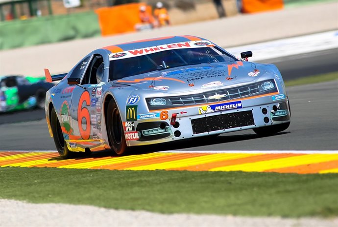 Coche de carreras durante una competición