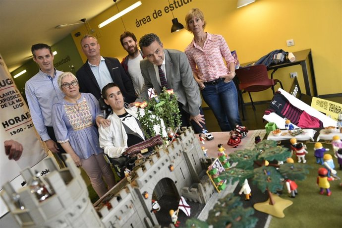 Miguel Silva ha realizado una maqueta que recrea la ciudad en San Bernabé