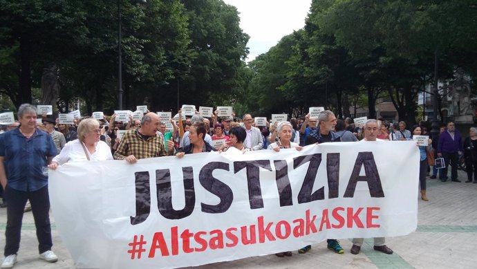 Concentración de los familiares de los condenados del 'caso Alsasua'