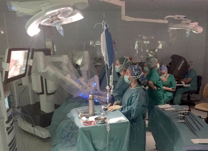 Primera operación con el robot Da Vinci en Salamanca 8-6-2018