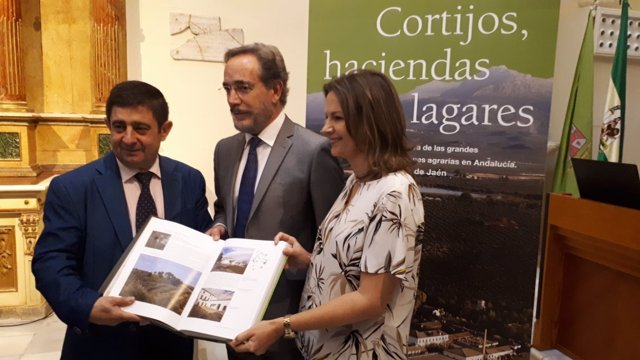 Presentación del libro 'Cortijos, haciendas y lagares' de la provincia de Jaén.