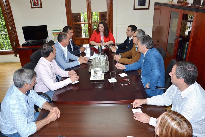 Esther Gil se reúne con alcaldes de la Sierra Norte