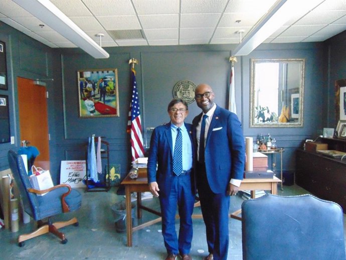 Roberto Sánchez Ramos, a la izquierda