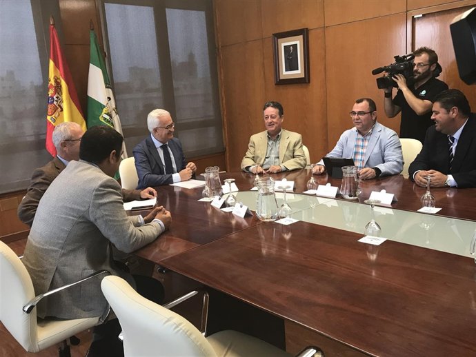 Jiménez Barrios reunico con empresas del metal en Cádiz