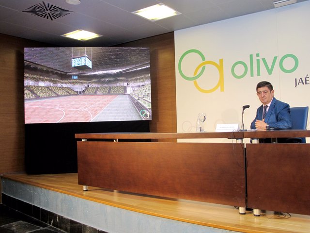 Reyes presenta el proyecto del futuro Palacio de Deportes Olivo Arena de Jaén.