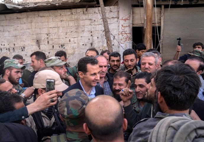 Bashar al Assad se reúne con militares sirios en Ghuta Oriental