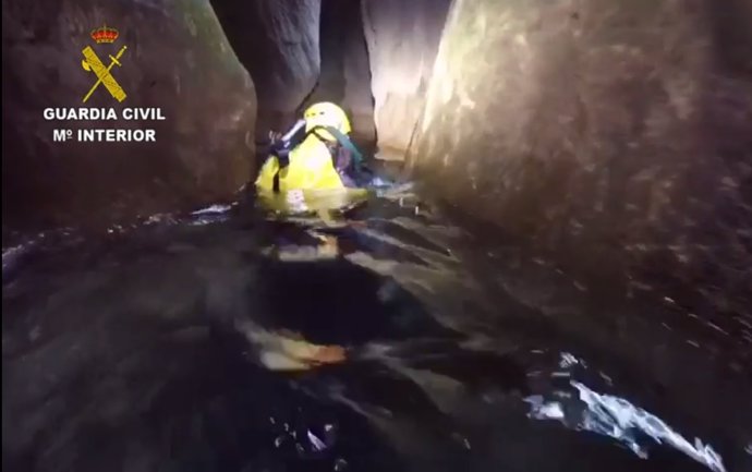 Prácticas de rescates en cuevas submarinas, torrentes y montaña