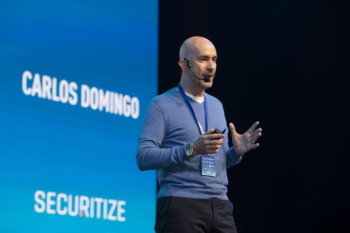 L'expert en criptomonedes Carlos Domingo durant una conferència