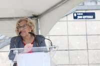 Carmena se alegra de que el Gobierno de Sánchez tenga "tantas mujeres" porque es importante "feminizar la política"