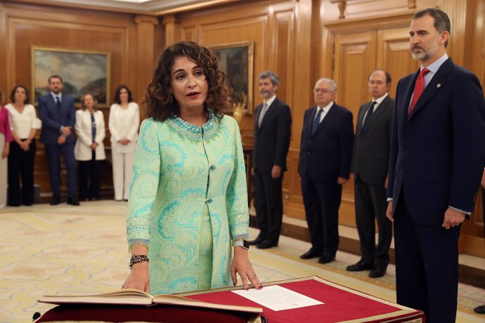 María Jesús Montero promete su cargo ante el Rey como nueva ministra de Hacienda