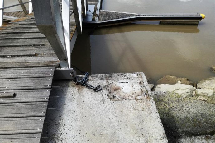 Robo de pilones en el embarcadero.