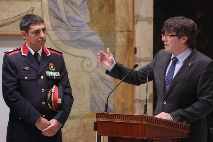 El presidente de la Generalitat, C.Puigdemont, y el Mayor de Mossos, J.L.Trapero