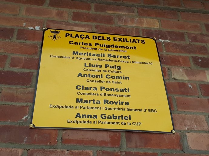 Placa de la Plaça dels Exiliats en Torrelameu (Lleida)