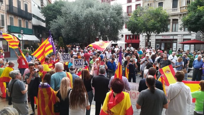Manifestación en Palma por la unidad de España y para pedir elecciones
