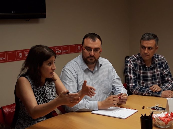 ADRIANA LASTRA, ADRIÁN BARBÓN E IVÁN ARDURA (PSOE)