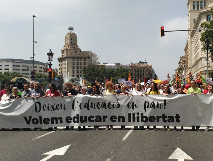 Manifestación de la comunidad educativa en Barcelona