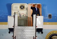 Trump llega a Singapur para protagonizar un inédito encuentro con Kim Jong Un