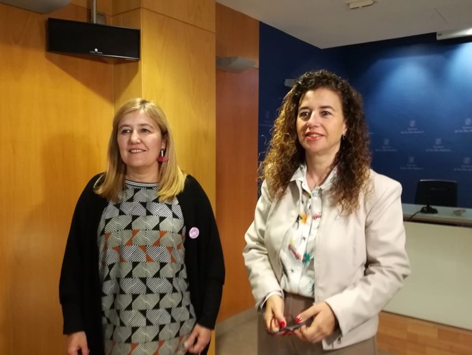 La directora del IbDona,Rosa Cursach, y la consellera de Presidencia,Pilar Costa