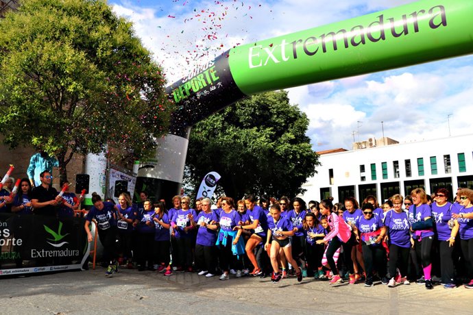 Salida de la Carrera de la Mujer de Arroyo de la Luz