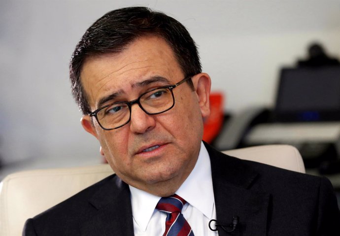 FILE PHOTO: Mexican Economy Minister Ildefonso Guajardo speaks during an intervi