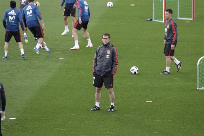 Julen Lopetegui en uno de los primeros entrenamientos de la selección