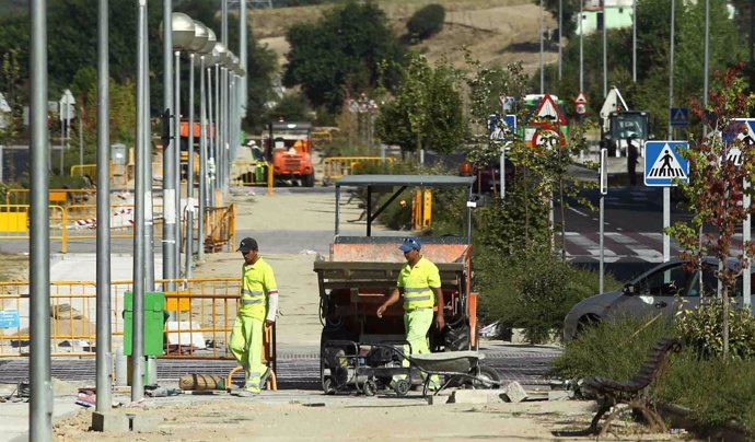 Trabajadores, operarios trabajando, trabajo, empleo, construcción, obras