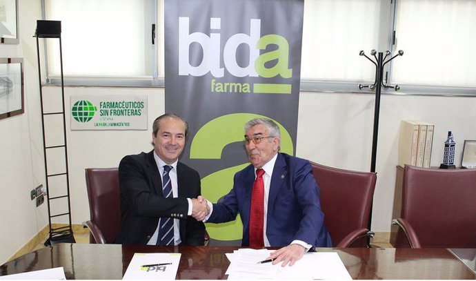 Antonio Pérez Ostos y Rafael Martínez en la firma del acuerdo FSFE y BidaFarma
