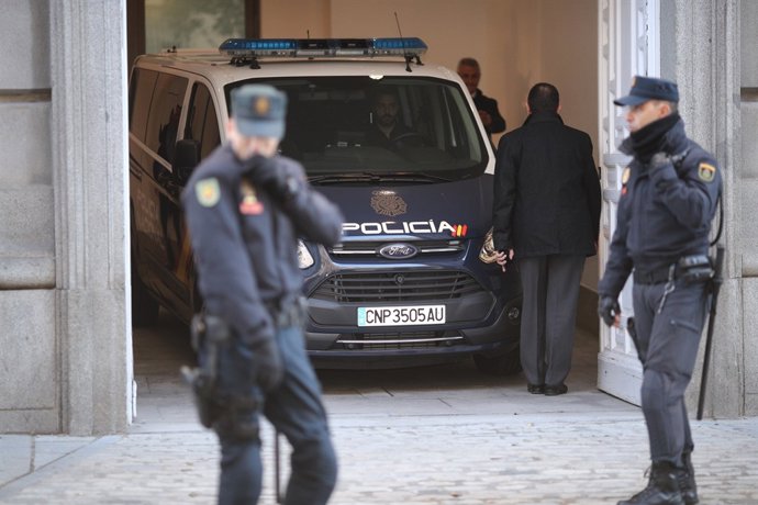 Junqueras i exconsellers són traslladats de l'Audiència Nacional al Suprem