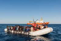 CCOO y UGT piden al Gobierno que ofrezca un puerto español al buque 'Aquarius' para que pueda desembarcar