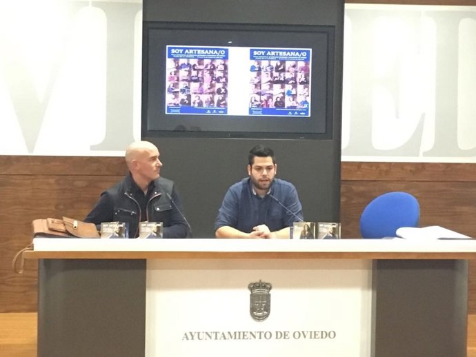 Presentación del mercado artesano en la plaza de la catedral