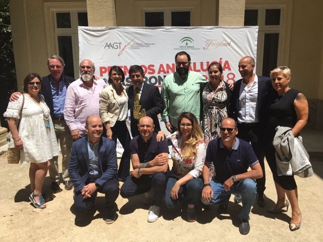 Reyes junto a académicos y cocineros de Jaén