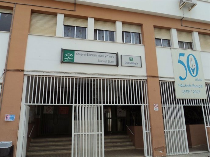 Fachada del colegio Manuel Siurot de La Palma del Condado. 