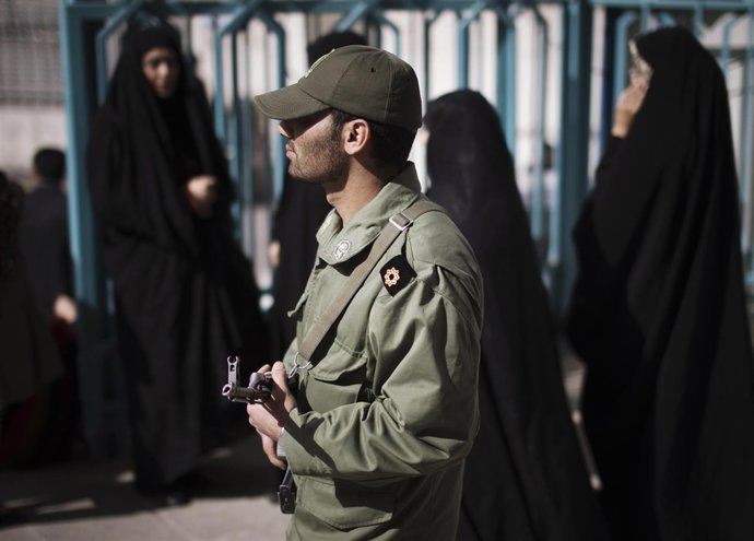 Policía en Teherán
