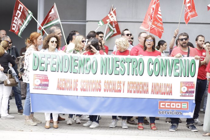 Manifestación de los trabajadores de la Agencia de Dependencia