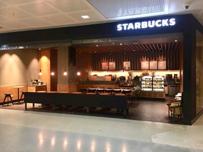 Starbucks en el Aeropuerto de Ibiza