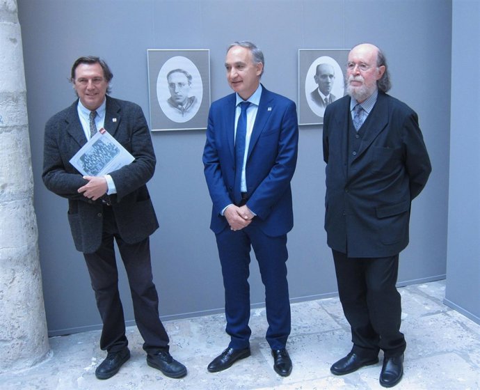 El rector de la UVA flanqueado por Joaquin Díaz (d) y Daniel Villalobos (i) 12-6