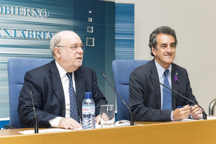 Los consejeros de Industria, J. José Sota, y de Medio Ambiente, Francisco Martín