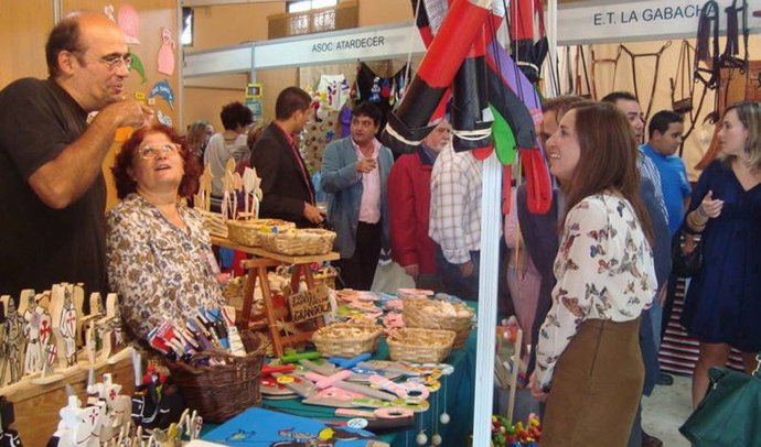 La nueva ley andaluza de actividades feriales se abrirá al sector artesanal.