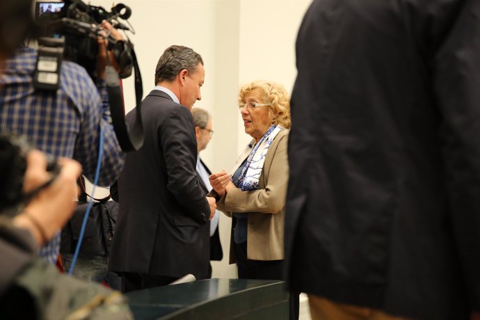 Carmena y Henríquez de Luna en el Pleno de Madrid