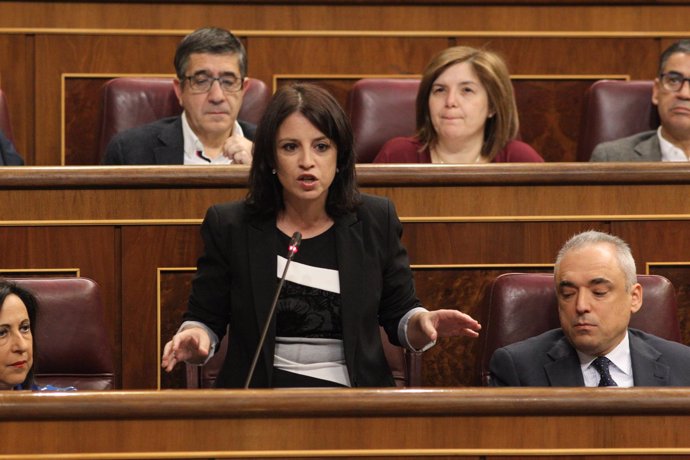 Adriana Lastra en la sesión de control al Gobierno en el Congreso