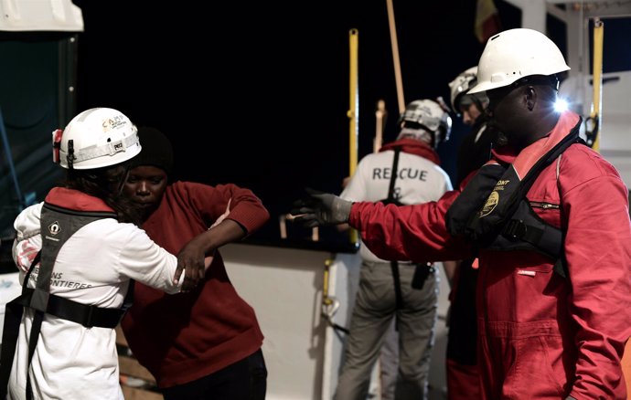 Inmigrantes rescatados por el barco Aquarius