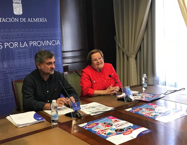 Ángel Escobar y María Isabel Sánchez presentando el Día de la Familia de 2018.