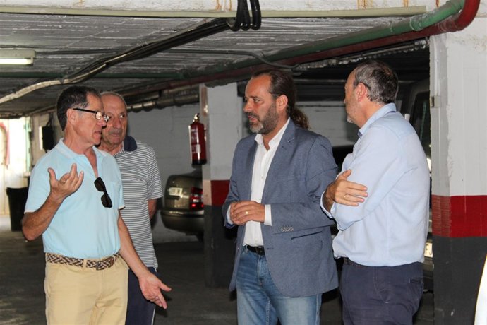 Nota Y Fotos Cs Reivindica La Rehabilitación Del Pasaje Frigiliana Y Urge Al Ayu