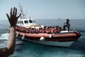 Completado el traslado de 250 de los migrantes del 'Aquarius' a barcos italianos para su viaje hacia Valencia