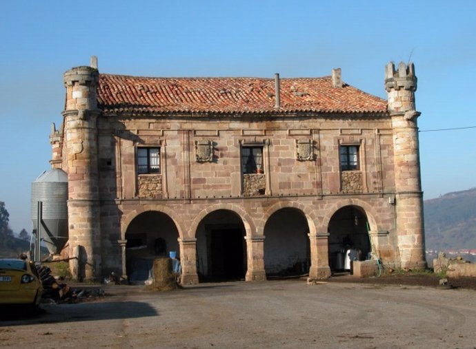 El Palacio de Ceballos en Cayón entra en la lista roja del patrimonio