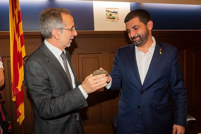L'conseller Chakir Homrani i Josep Mayoral