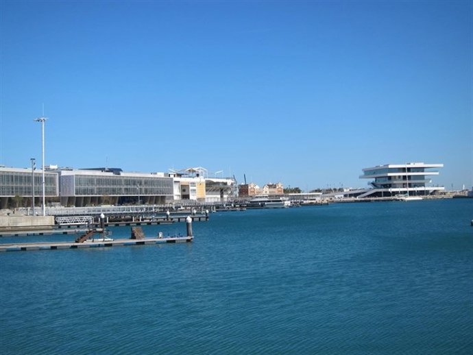 Entorn de la base en el port de València