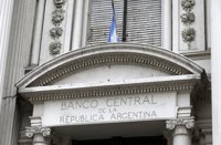 El Banco Central argentino interviene para bajar el precio del dólar por primera vez tras el acuerdo con el FMI