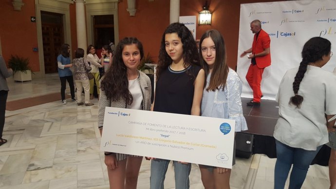 La alumna Lucía Valdivieso gana el concurso 'Mi libro favorito'