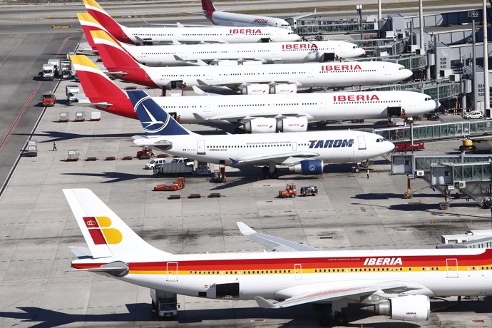 Aeropuerto de Barajas, avión, aviones, hub de Iberia (aviones apostados)